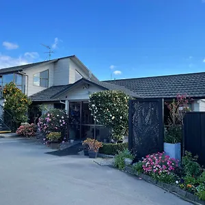 https://colonial-motel.wellingtonnzhotels.com