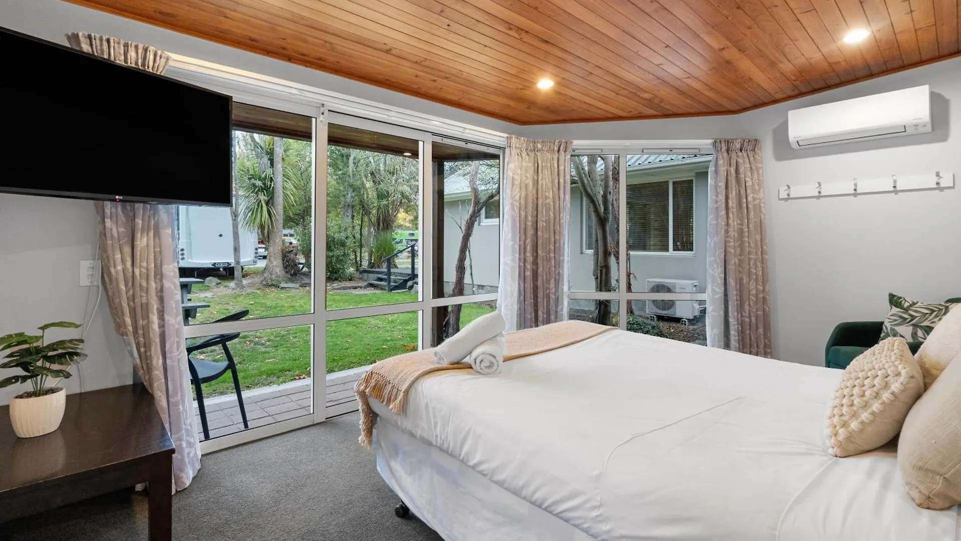 *****  Tasman Holiday Parks - Christchurch New Zealand